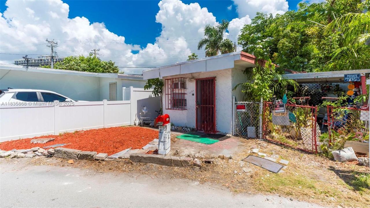 Recently Sold: $250,000 (1 beds, 1 baths, 610 Square Feet)