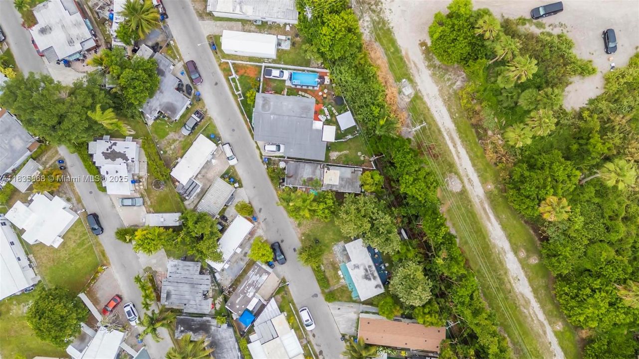 Recently Sold: $250,000 (1 beds, 1 baths, 610 Square Feet)