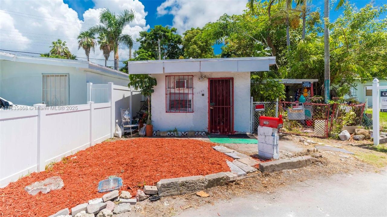 Recently Sold: $250,000 (1 beds, 1 baths, 610 Square Feet)