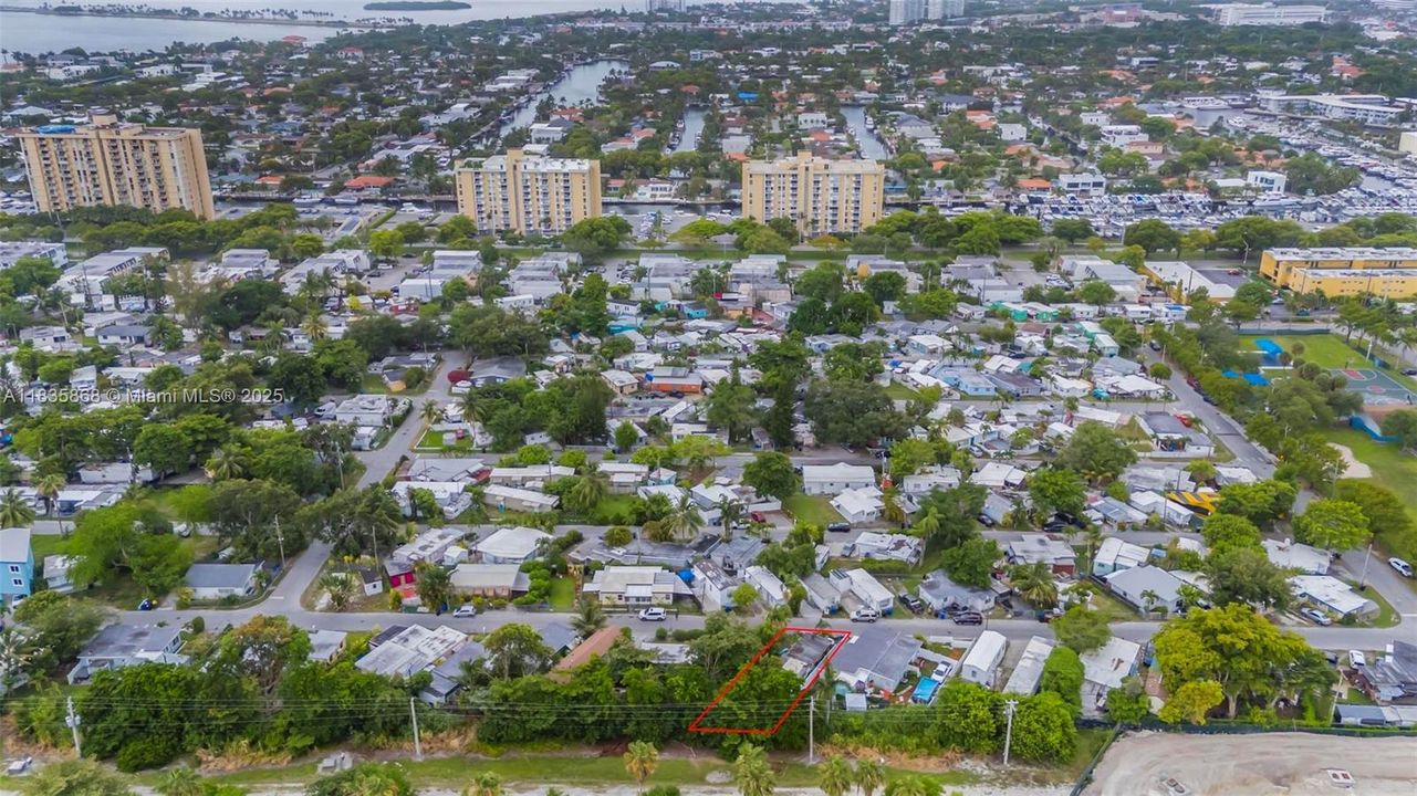 Recently Sold: $250,000 (1 beds, 1 baths, 610 Square Feet)