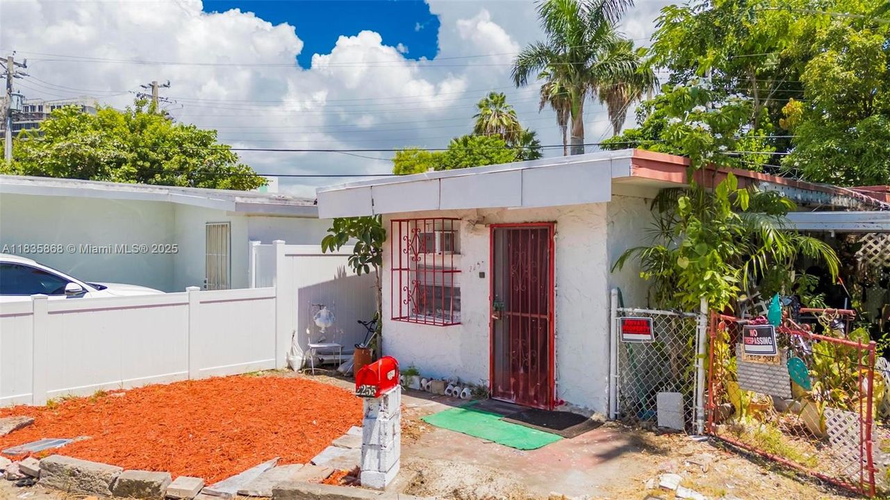 Recently Sold: $250,000 (1 beds, 1 baths, 610 Square Feet)