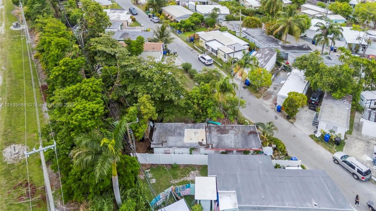 Recently Sold: $250,000 (1 beds, 1 baths, 610 Square Feet)