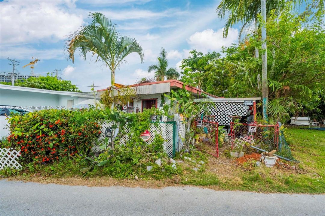 Recently Sold: $250,000 (1 beds, 1 baths, 610 Square Feet)