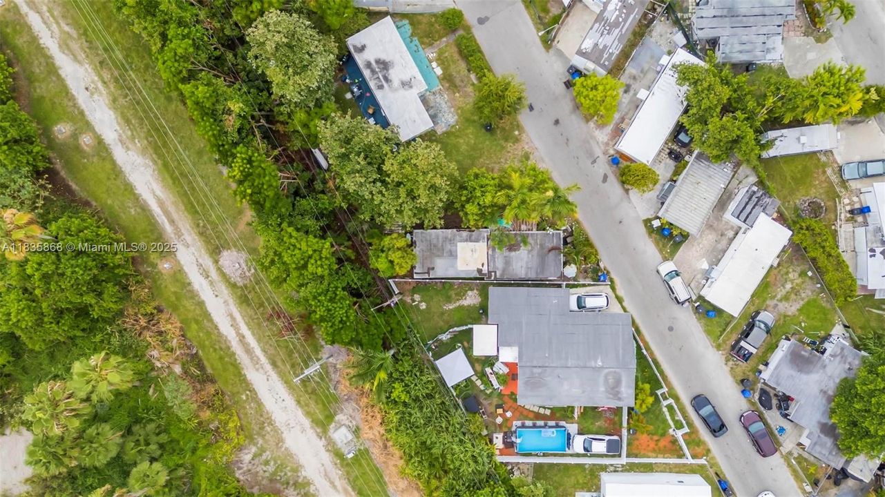 Recently Sold: $250,000 (1 beds, 1 baths, 610 Square Feet)