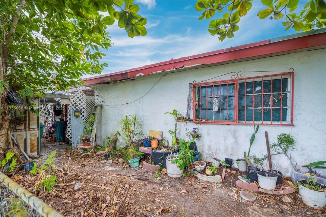 Recently Sold: $250,000 (1 beds, 1 baths, 610 Square Feet)