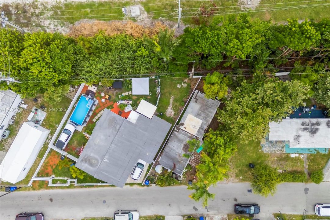 Recently Sold: $250,000 (1 beds, 1 baths, 610 Square Feet)