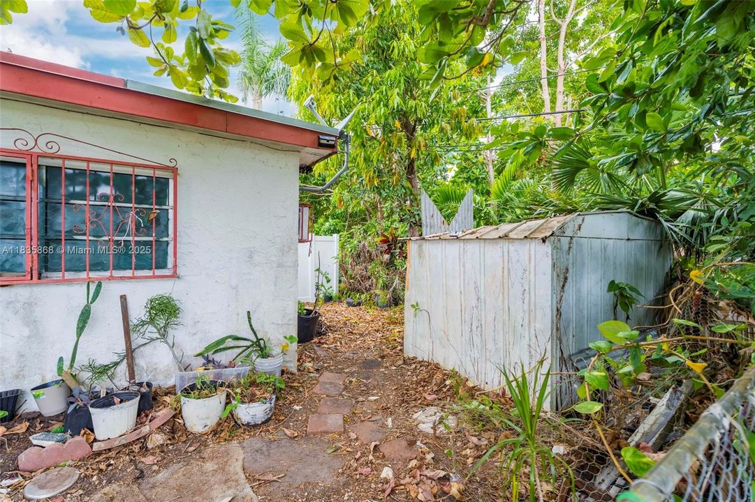 Recently Sold: $250,000 (1 beds, 1 baths, 610 Square Feet)