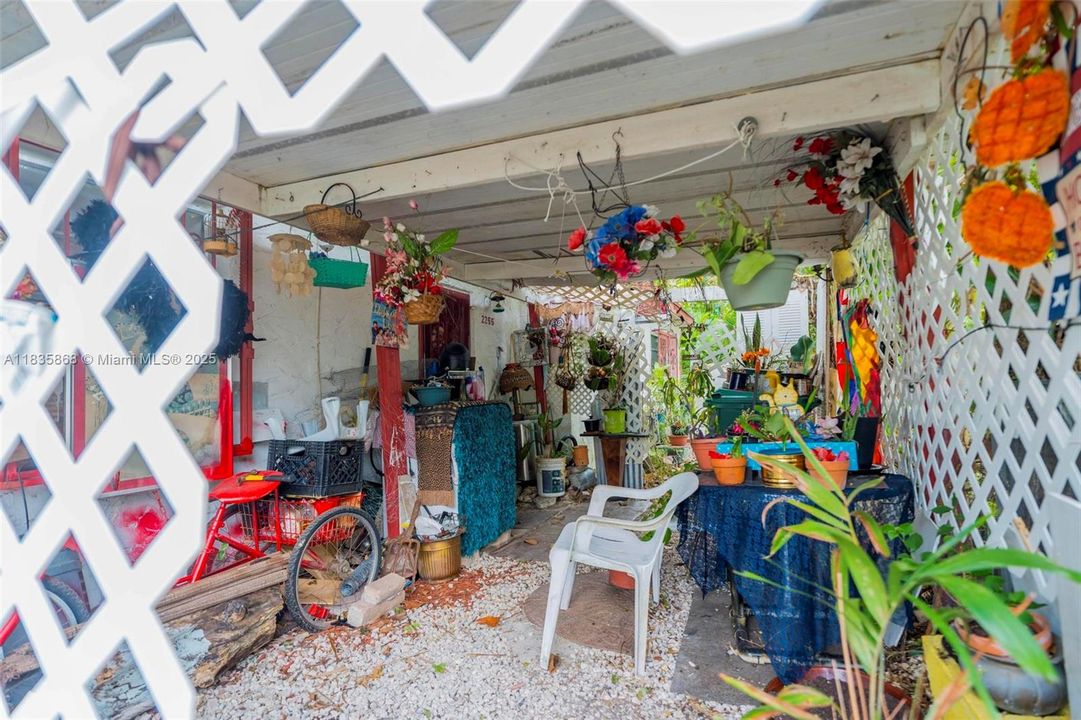 Recently Sold: $250,000 (1 beds, 1 baths, 610 Square Feet)