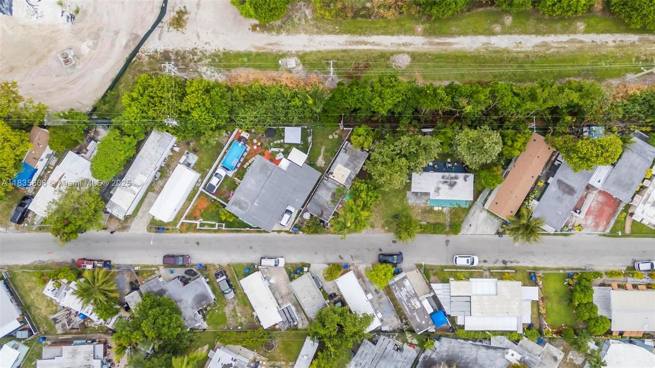 Recently Sold: $250,000 (1 beds, 1 baths, 610 Square Feet)