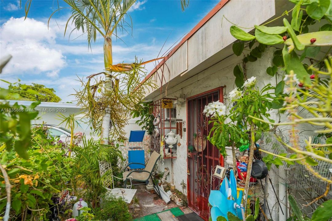 Recently Sold: $250,000 (1 beds, 1 baths, 610 Square Feet)