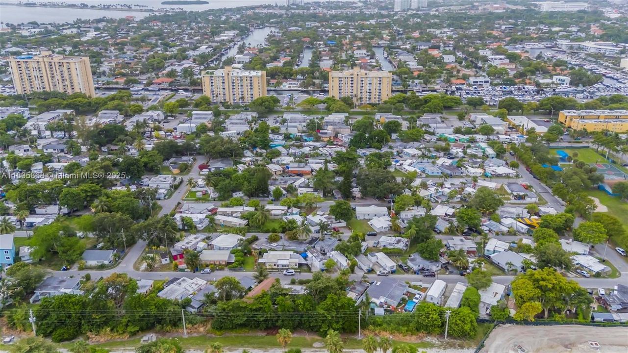 Recently Sold: $250,000 (1 beds, 1 baths, 610 Square Feet)