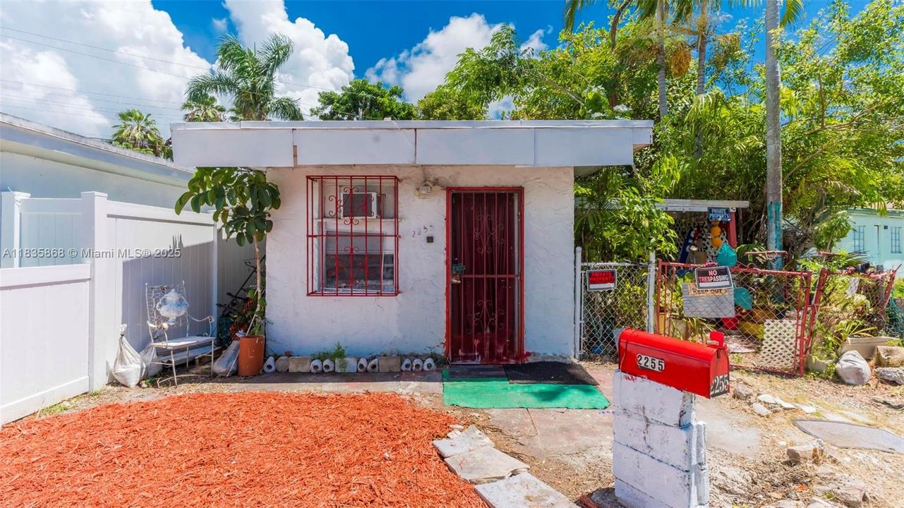 Recently Sold: $250,000 (1 beds, 1 baths, 610 Square Feet)