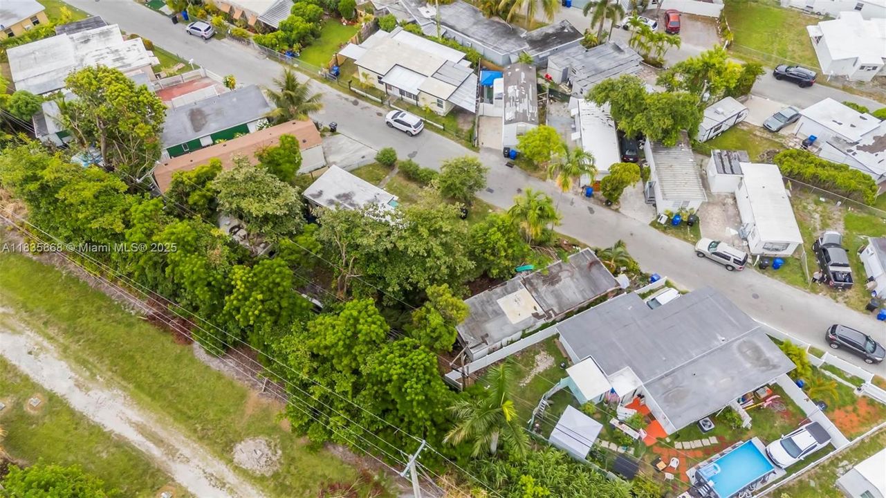 Recently Sold: $250,000 (1 beds, 1 baths, 610 Square Feet)