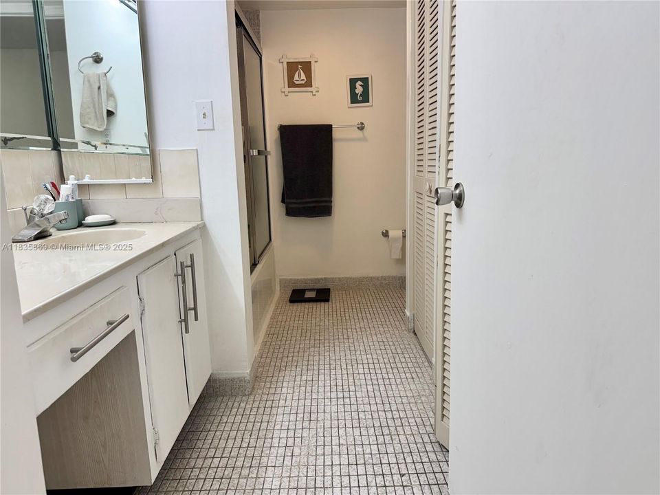 For Sale: $230,000 (0 beds, 1 baths, 762 Square Feet)