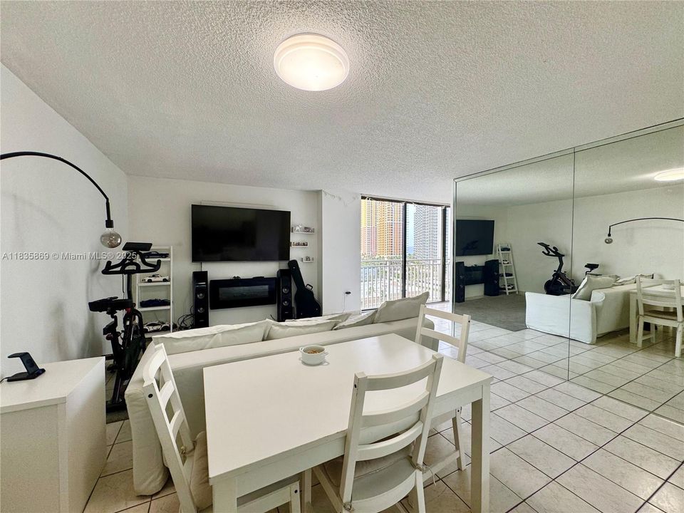 For Sale: $230,000 (0 beds, 1 baths, 762 Square Feet)