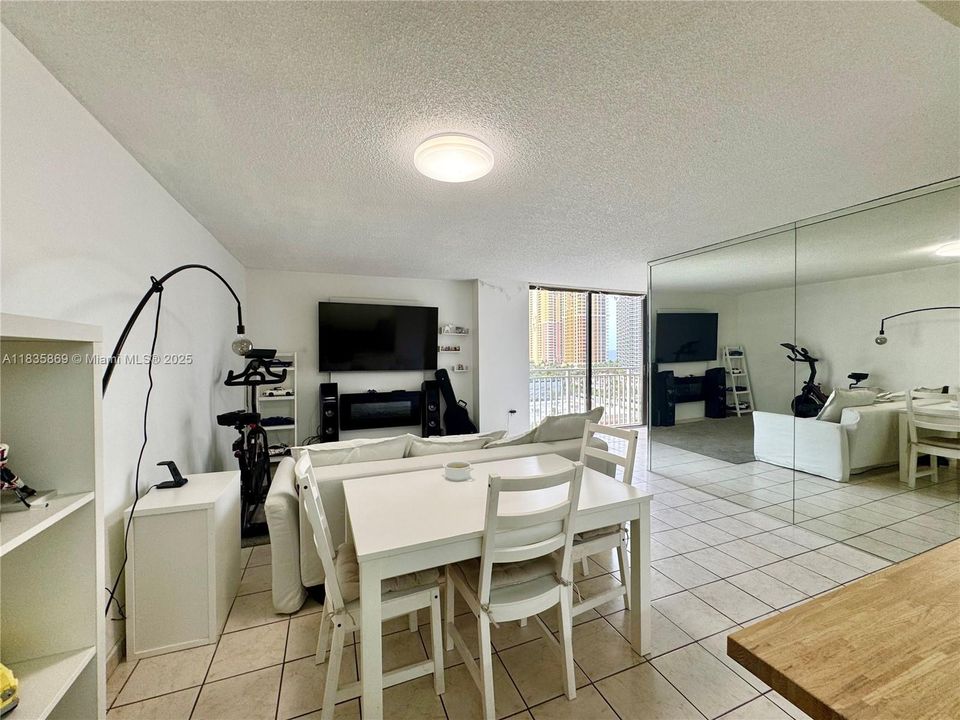 For Sale: $230,000 (0 beds, 1 baths, 762 Square Feet)