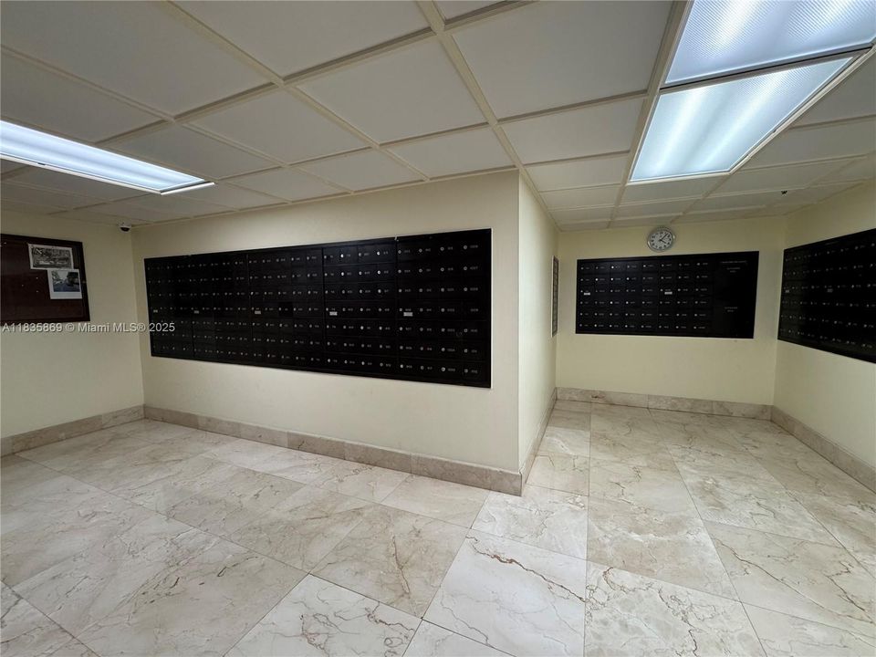 For Sale: $230,000 (0 beds, 1 baths, 762 Square Feet)