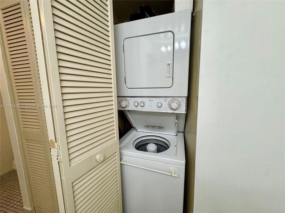 For Sale: $230,000 (0 beds, 1 baths, 762 Square Feet)