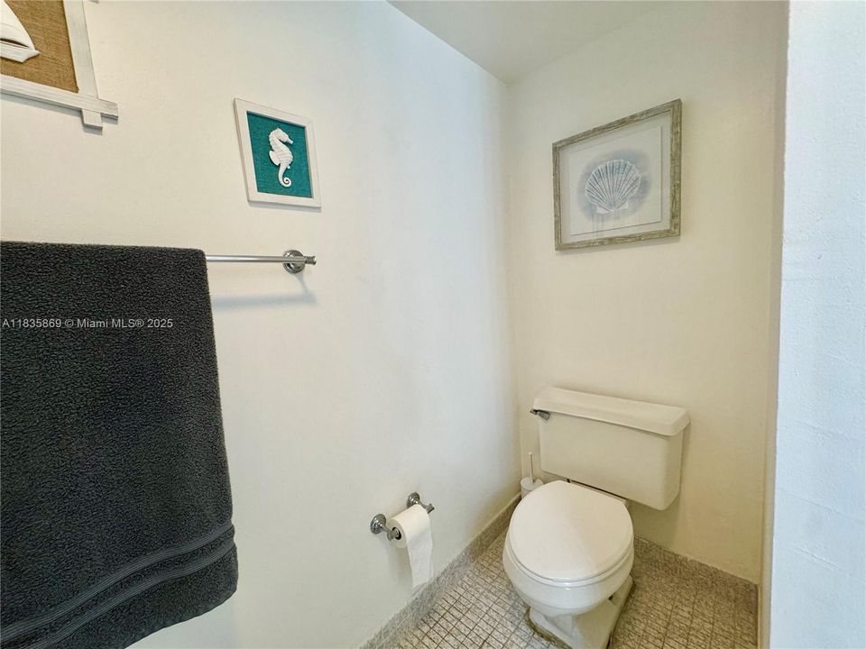 For Sale: $230,000 (0 beds, 1 baths, 762 Square Feet)