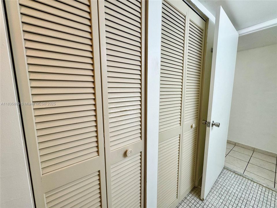 For Sale: $230,000 (0 beds, 1 baths, 762 Square Feet)