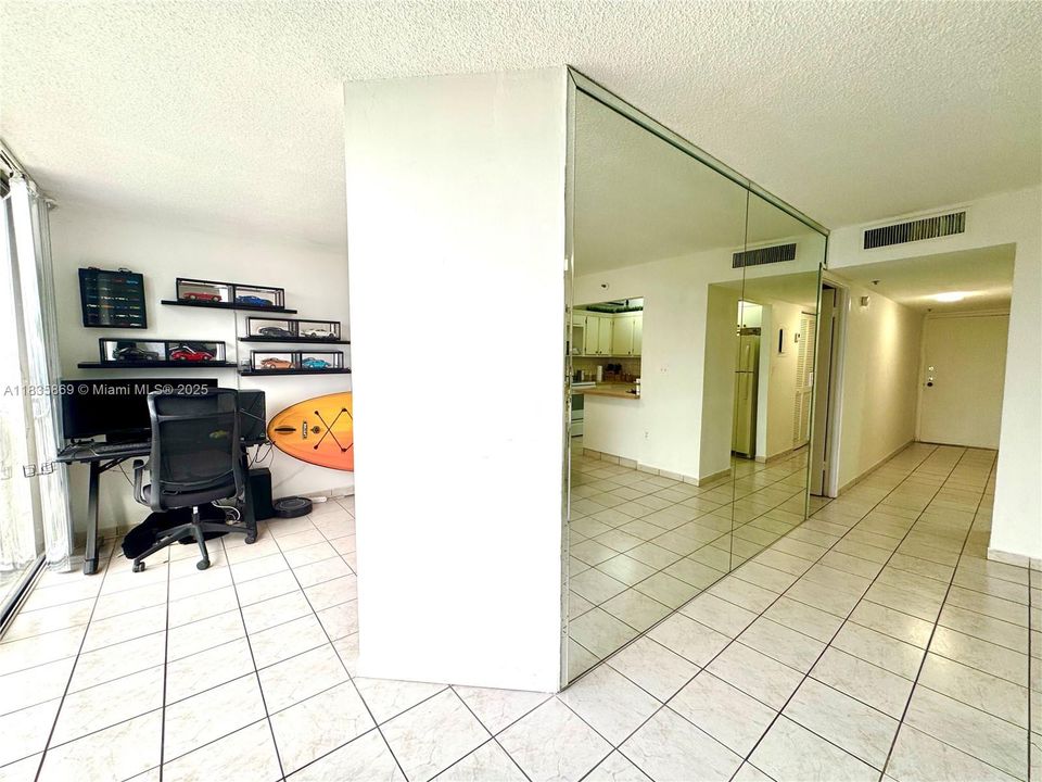 For Sale: $230,000 (0 beds, 1 baths, 762 Square Feet)