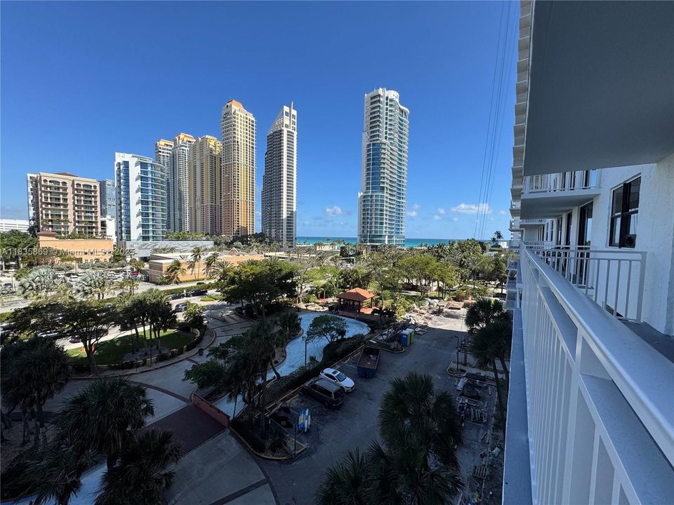 For Sale: $230,000 (0 beds, 1 baths, 762 Square Feet)