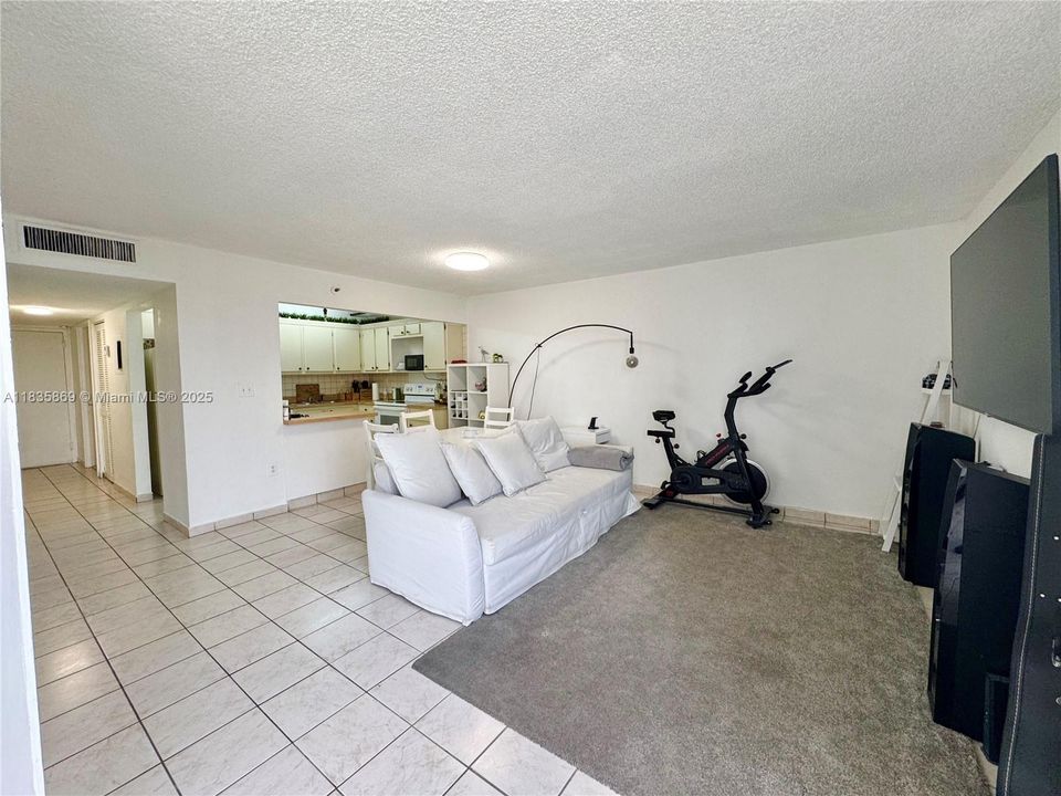 For Sale: $230,000 (0 beds, 1 baths, 762 Square Feet)