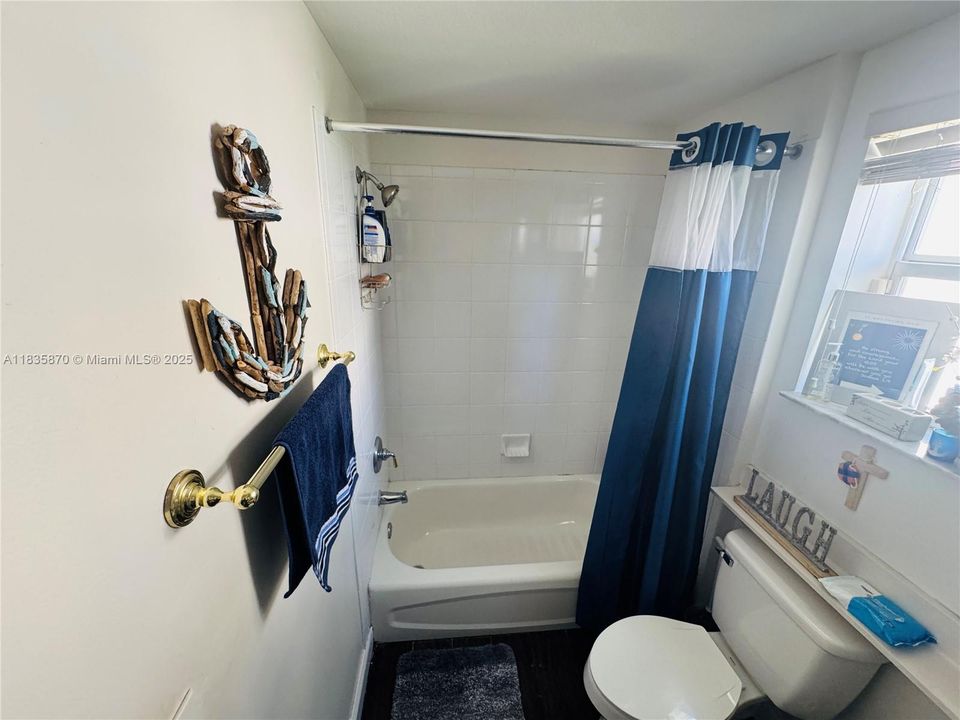 En Venta: $570,000 (3 camas, 2 baños, 1950 Pies cuadrados)