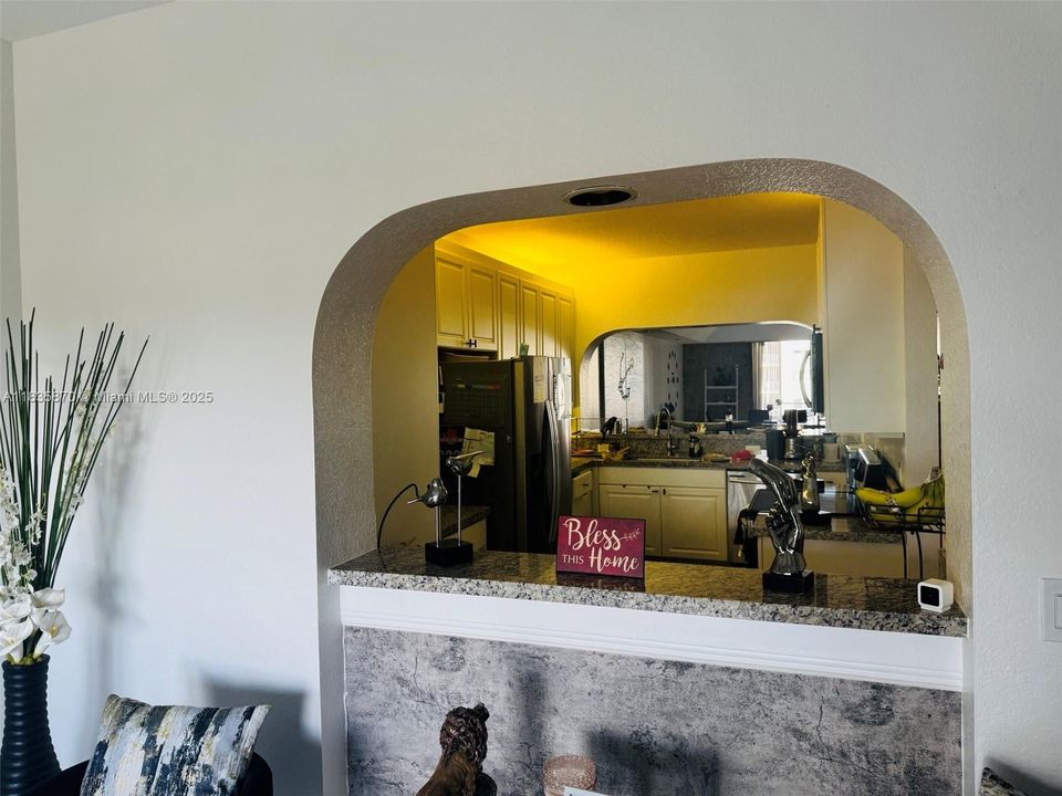 En Venta: $570,000 (3 camas, 2 baños, 1950 Pies cuadrados)