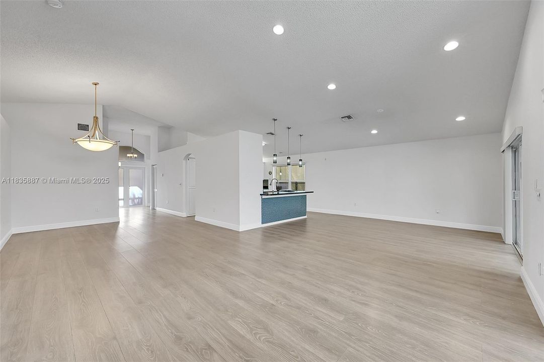 На продажу: $700,000 (3 спален, 2 ванн, 1842 Квадратных фут)