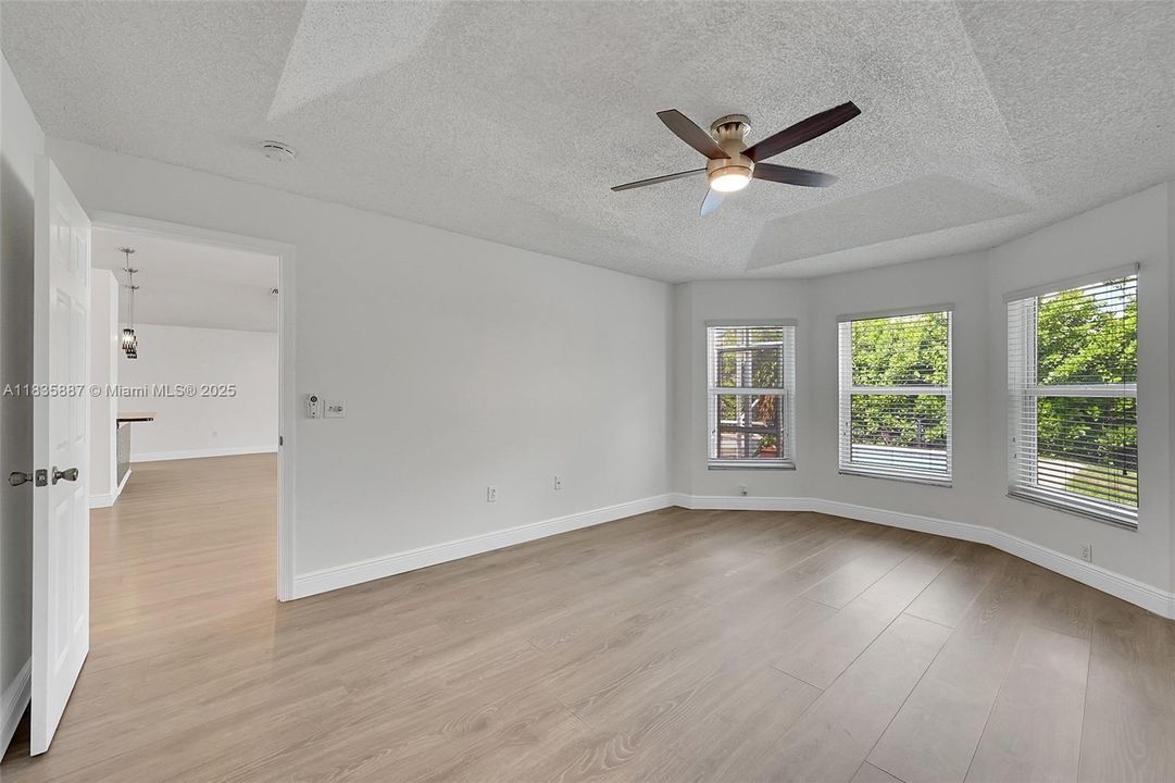 На продажу: $700,000 (3 спален, 2 ванн, 1842 Квадратных фут)