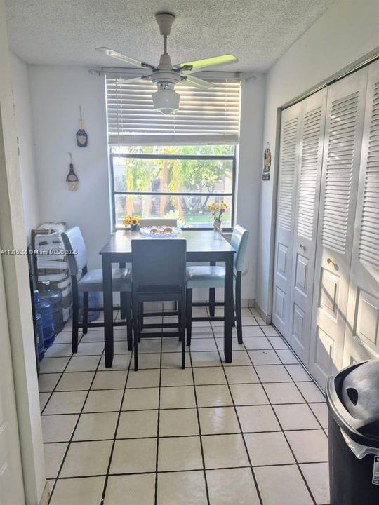 Под контрактом: $1,490 (2 спален, 2 ванн, 1000 Квадратных фут)