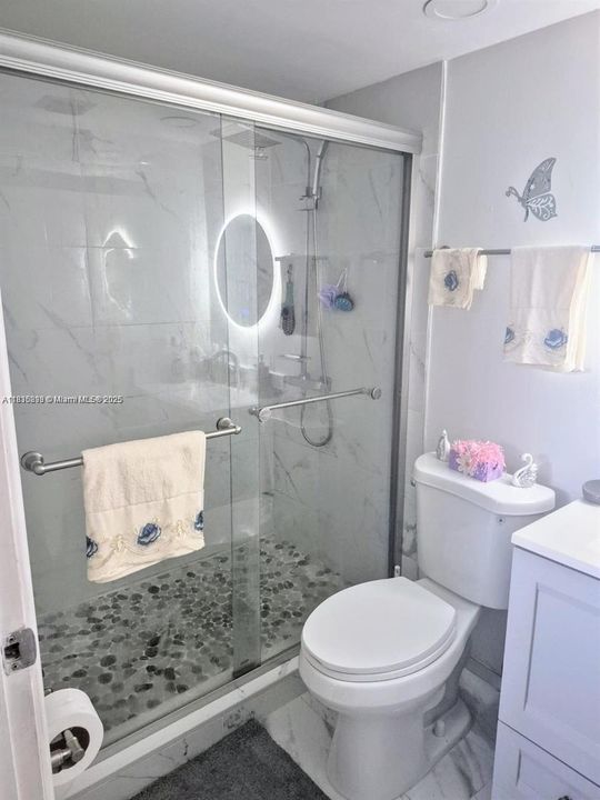 Под контрактом: $1,490 (2 спален, 2 ванн, 1000 Квадратных фут)