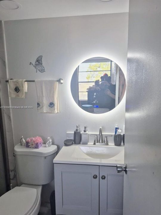 Под контрактом: $1,490 (2 спален, 2 ванн, 1000 Квадратных фут)