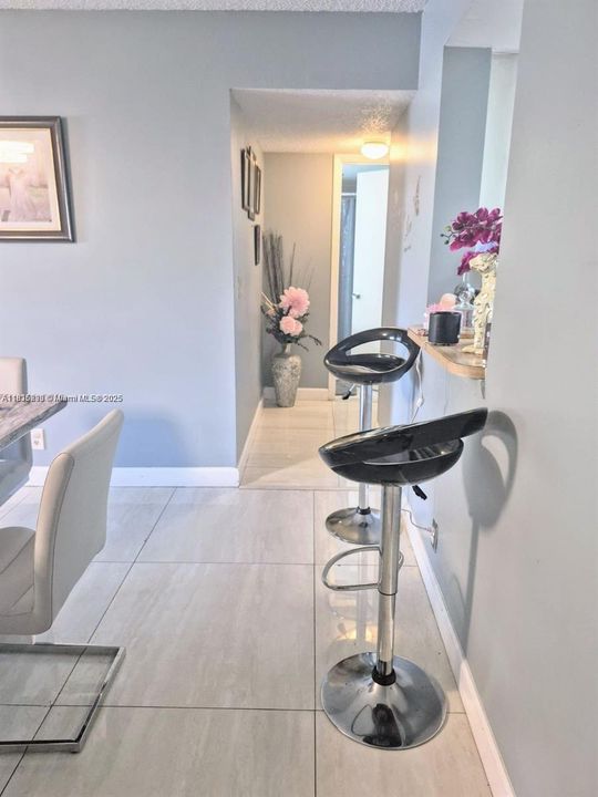 Под контрактом: $1,490 (2 спален, 2 ванн, 1000 Квадратных фут)