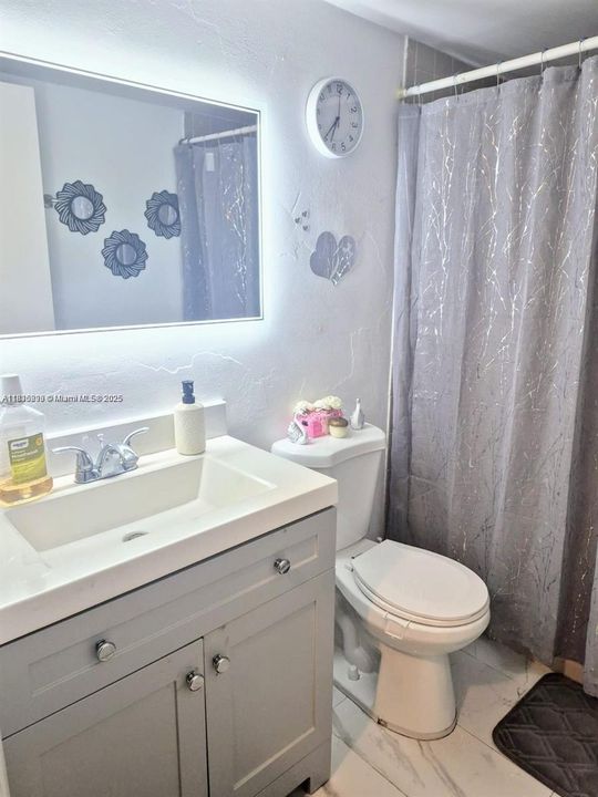 Под контрактом: $1,490 (2 спален, 2 ванн, 1000 Квадратных фут)