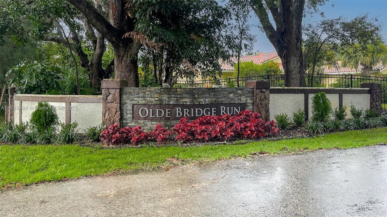 合同活跃: $1,399,999 (4 贝兹, 3 浴室, 2674 平方英尺)