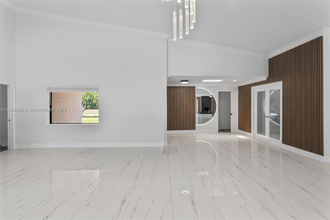 合同活跃: $1,399,999 (4 贝兹, 3 浴室, 2674 平方英尺)