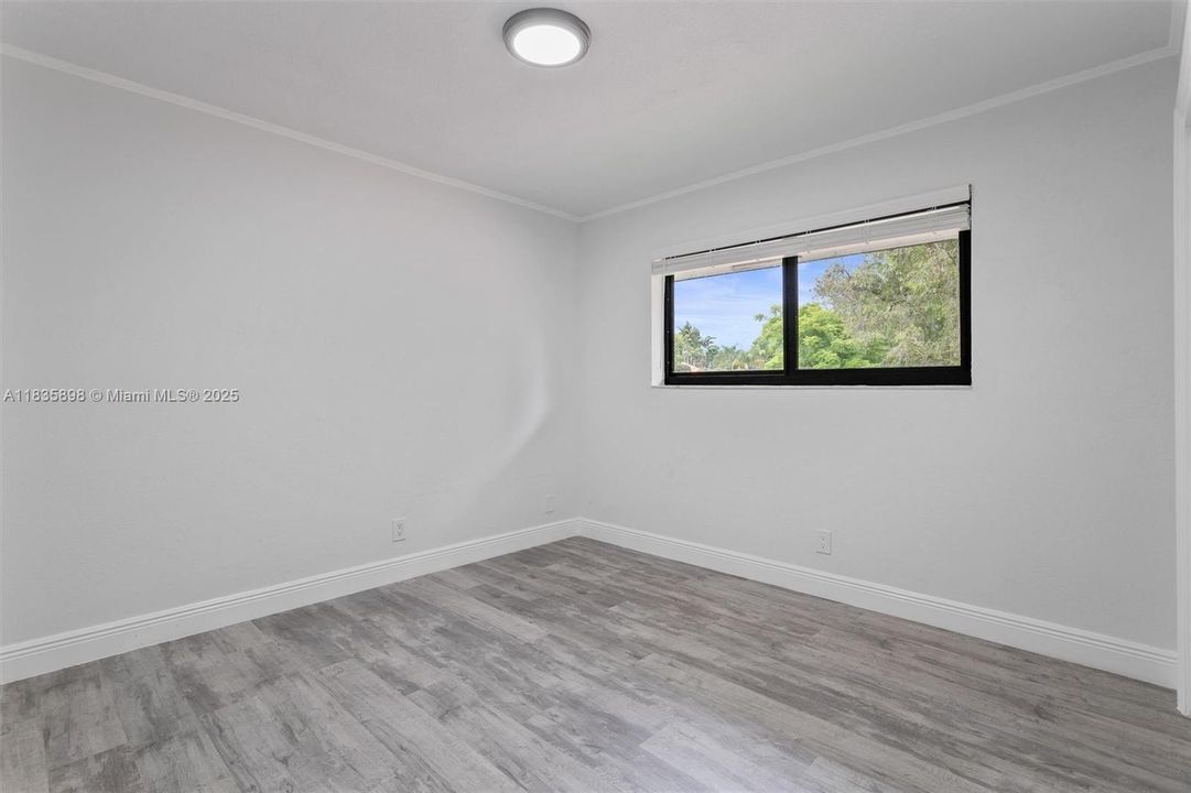 合同活跃: $1,399,999 (4 贝兹, 3 浴室, 2674 平方英尺)