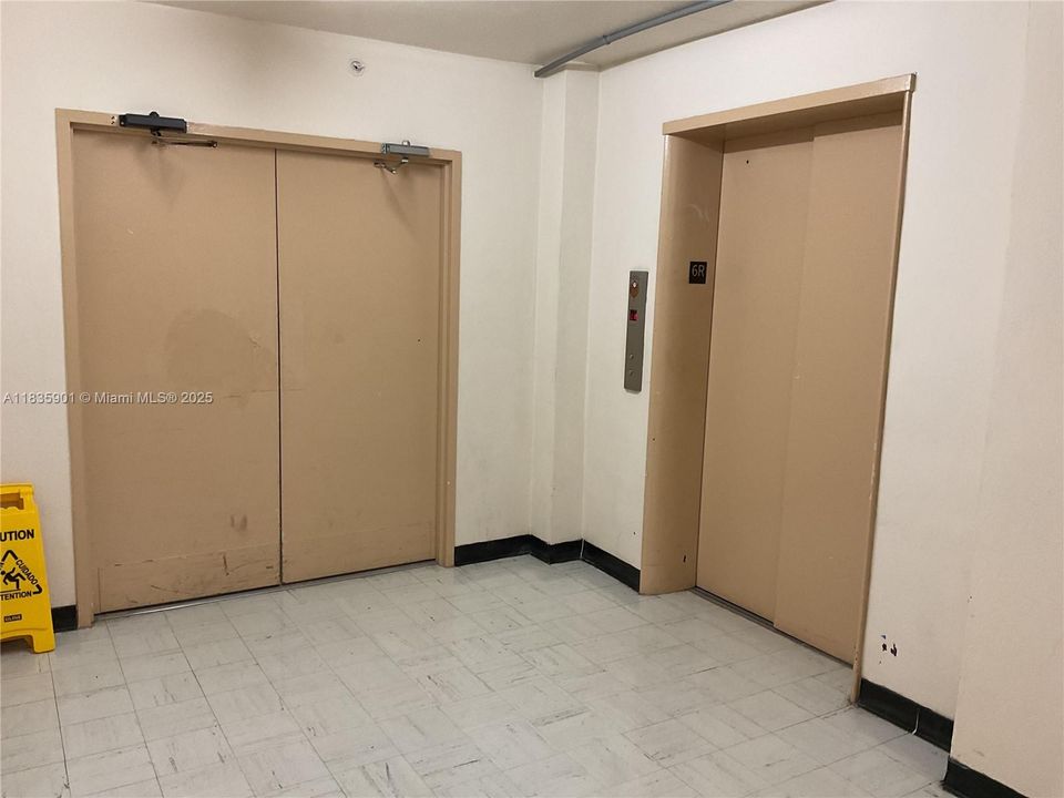 For Sale: $280,000 (2 beds, 2 baths, 1094 Square Feet)