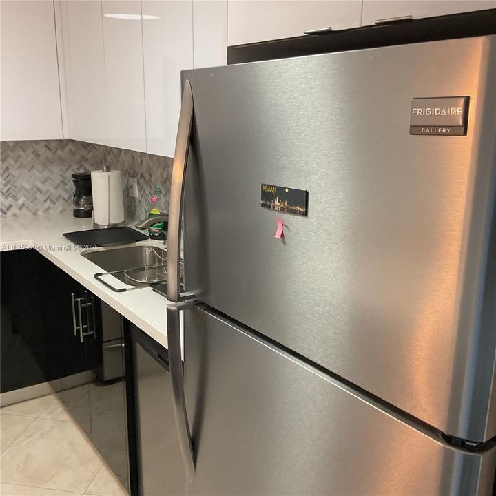 For Sale: $280,000 (2 beds, 2 baths, 1094 Square Feet)