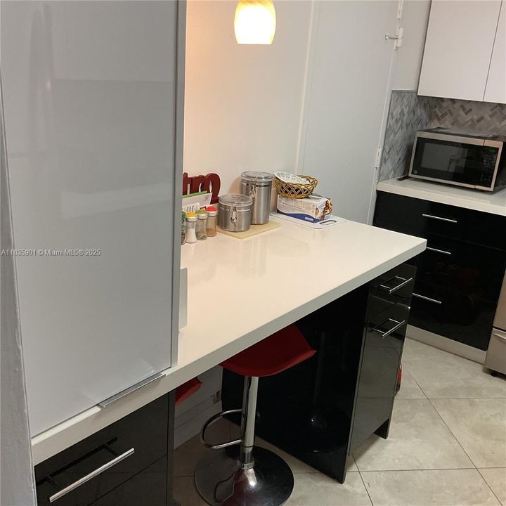 For Sale: $280,000 (2 beds, 2 baths, 1094 Square Feet)