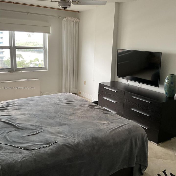 For Sale: $280,000 (2 beds, 2 baths, 1094 Square Feet)