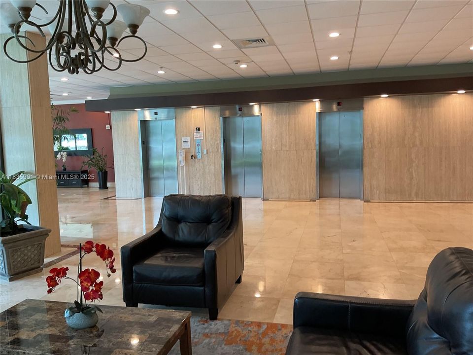 For Sale: $280,000 (2 beds, 2 baths, 1094 Square Feet)