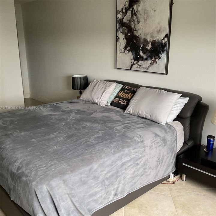 For Sale: $280,000 (2 beds, 2 baths, 1094 Square Feet)