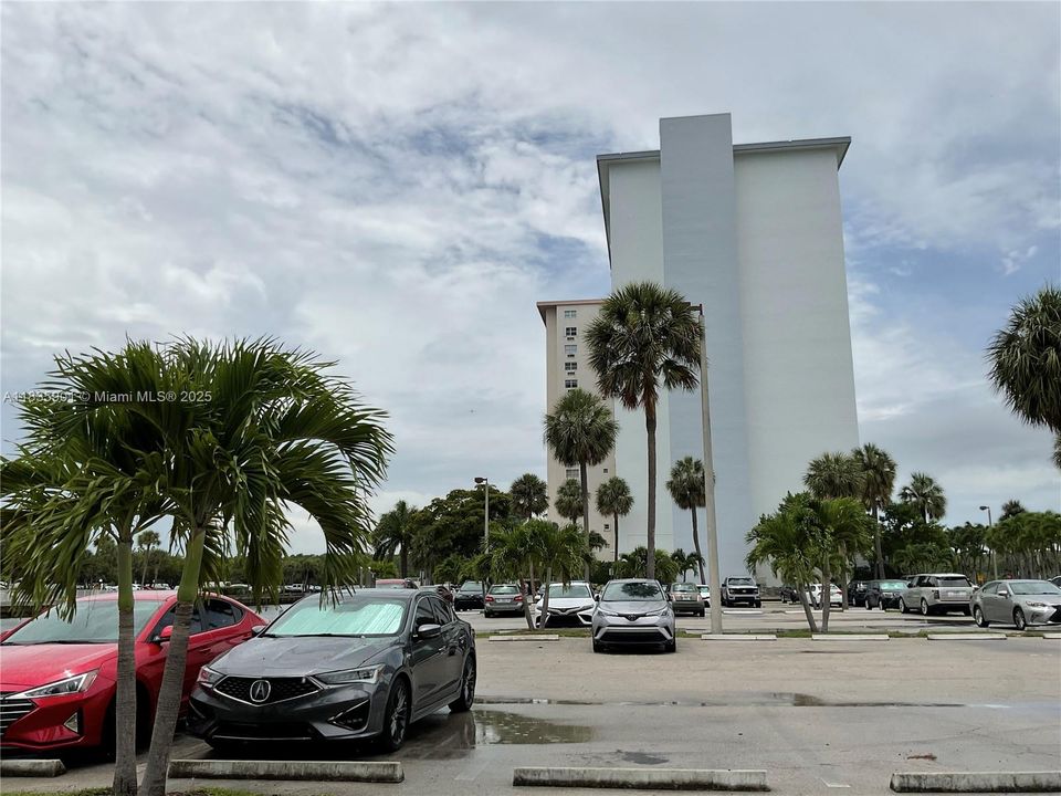 For Sale: $280,000 (2 beds, 2 baths, 1094 Square Feet)