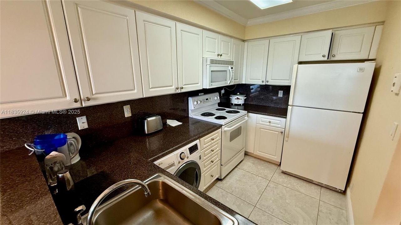 En Venta: $226,000 (0 camas, 1 baños, 590 Pies cuadrados)