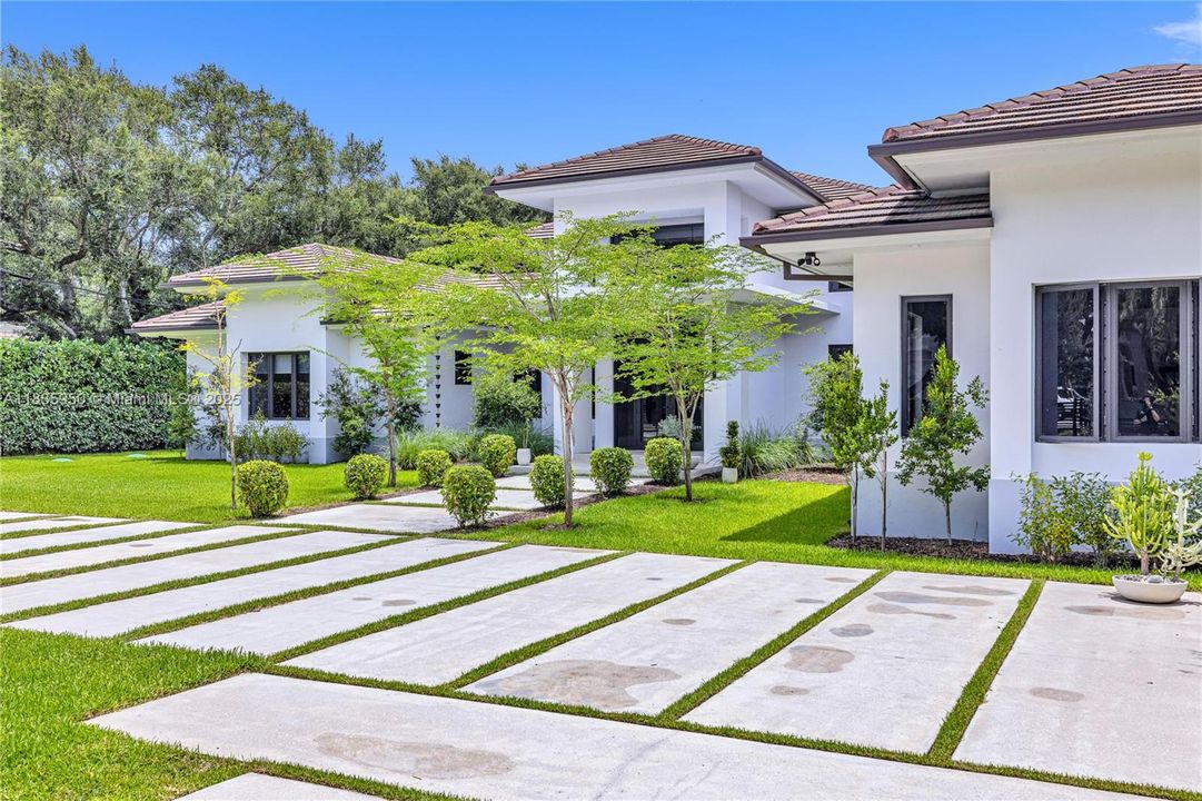 For Sale: $5,800,000 (6 beds, 6 baths, 6086 Square Feet)