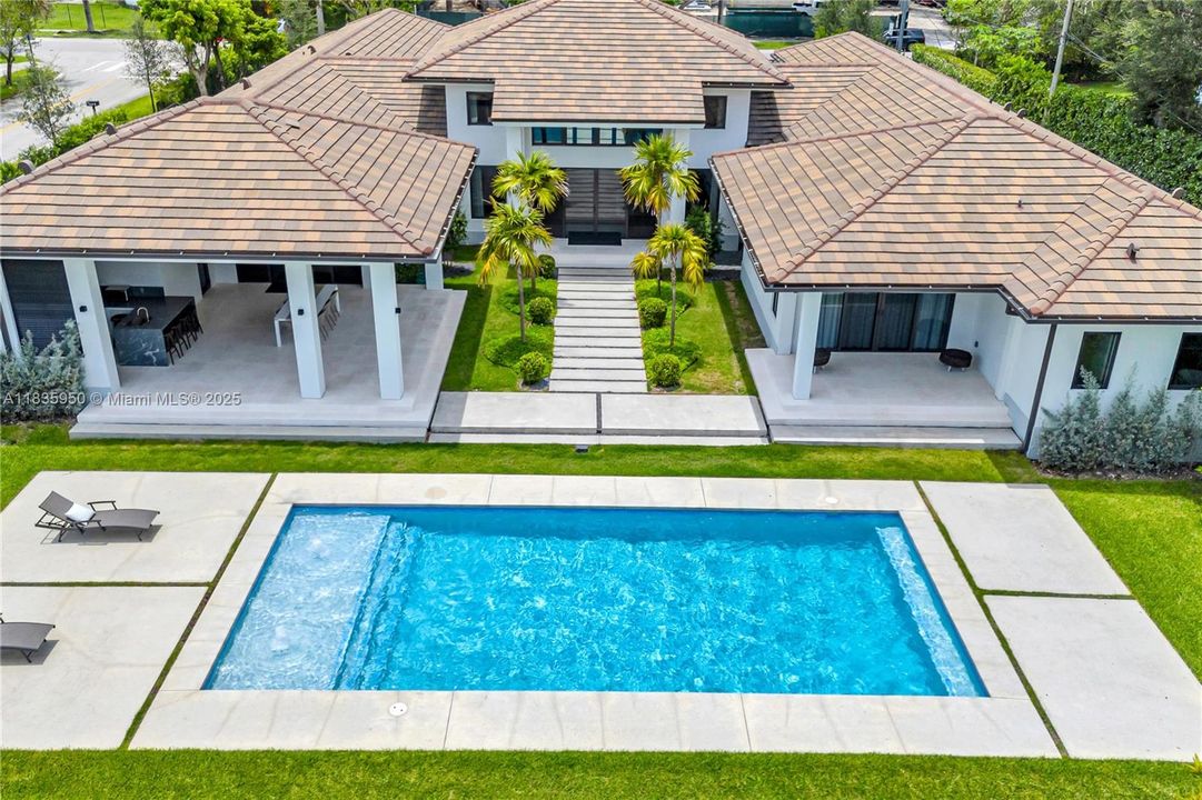 For Sale: $5,800,000 (6 beds, 6 baths, 6086 Square Feet)