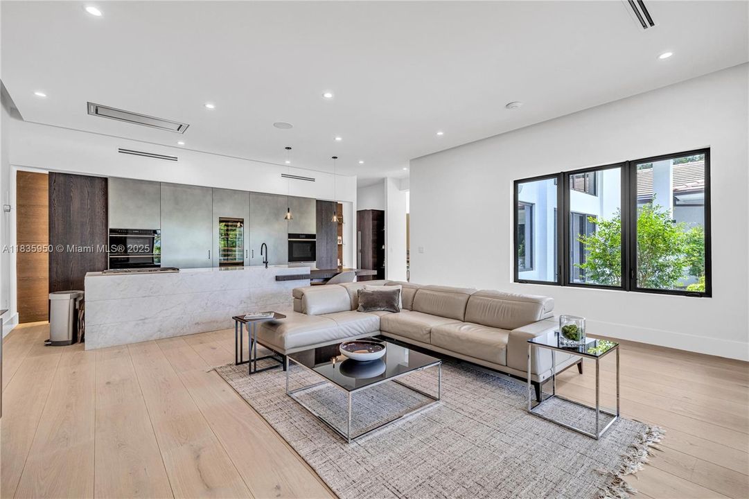 For Sale: $5,800,000 (6 beds, 6 baths, 6086 Square Feet)